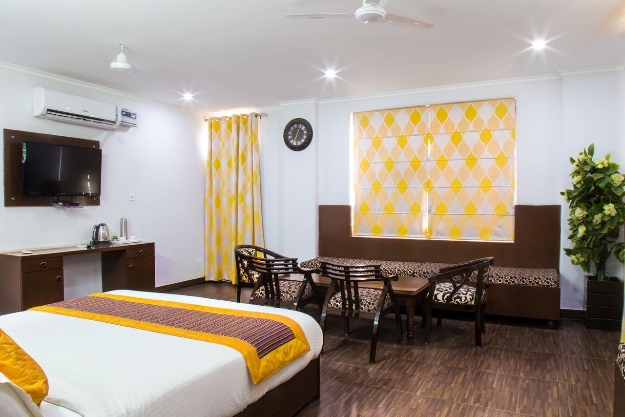 Oyo 8947 Hotel Vedanta Gurgaon Eksteriør bilde